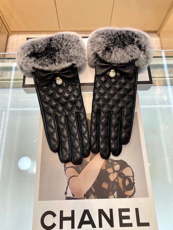 New exclusive first Chanel Chanel women's new high-grade sheepskin gloves    Goddess preferred can not miss    First-class sheepskin leather fine and soft cashmere lining to keep warm better goddesses set of the United S