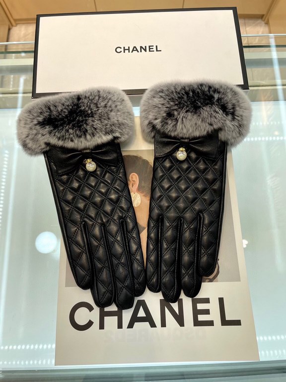 New exclusive first Chanel Chanel women's new high-grade sheepskin gloves    Goddess preferred can not miss    First-class sheepskin leather fine and soft cashmere lining to keep warm better goddesses set of the United S