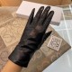 Luo Yiwei official website the latest models official synchronization ladies new imported sheepskin gloves leather gloss bright full soft delicate feel first-class    Size average size