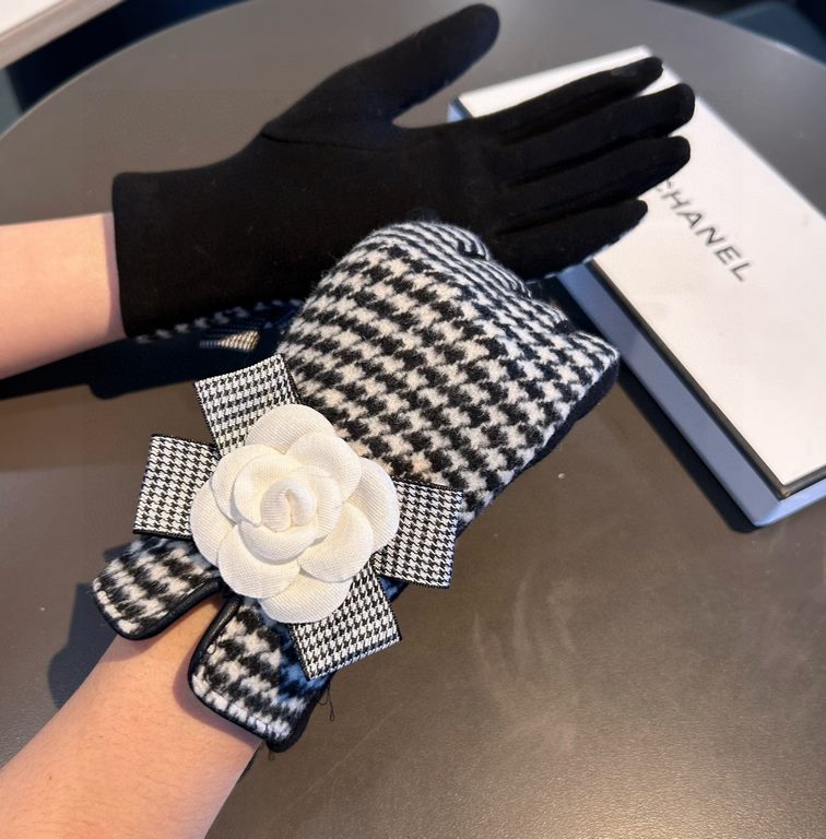 2023 new Chanel Chanel counter new wool gloves, fashion gloves, fall and winter warm padded lining, big bow   double C   on the hand super comfortable soft and versatile! average size