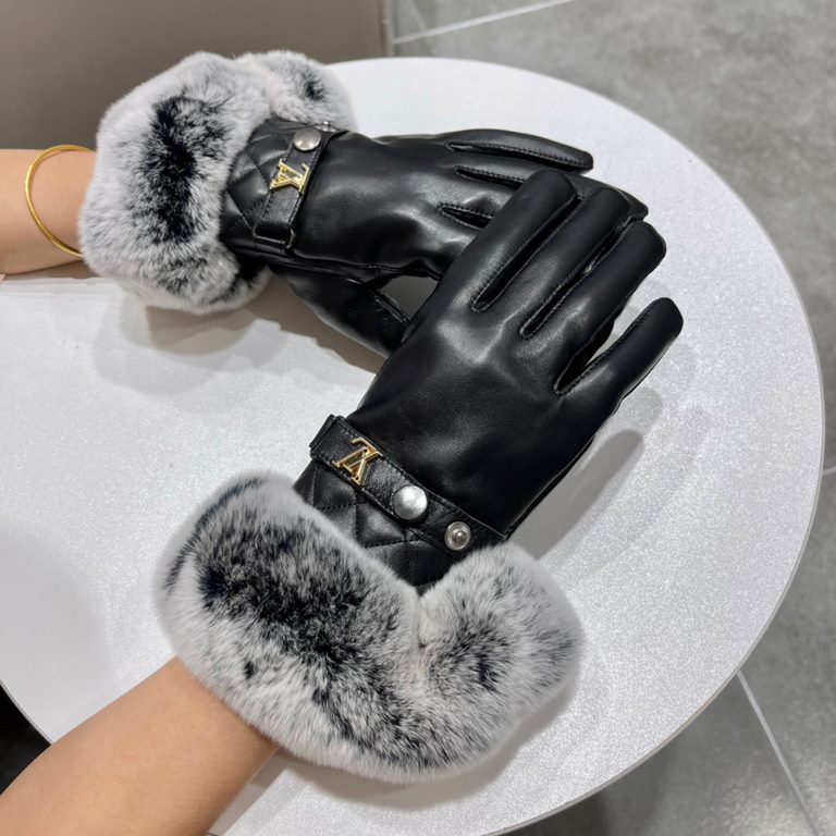 Louis Vuitton LV2022 fall and winter lazy rabbit hair sheepskin embroidered gloves   mobile touch screen, worth comparing     the same paragraph different quality, kill the market poor product, imported a first-class she