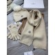 . Masked mouth. [Three-piece wool suit fox hair hat  scarf  gloves] classic suit hat! Warm and super comfortable ~ winter miss ageing artifacts Oh ~ this winter you are just short of such a set of suit hat la ~ and warm 