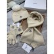 . Masked mouth. [Three-piece wool suit fox hair hat  scarf  gloves] classic suit hat! Warm and super comfortable ~ winter miss ageing artifacts Oh ~ this winter you are just short of such a set of suit hat la ~ and warm 