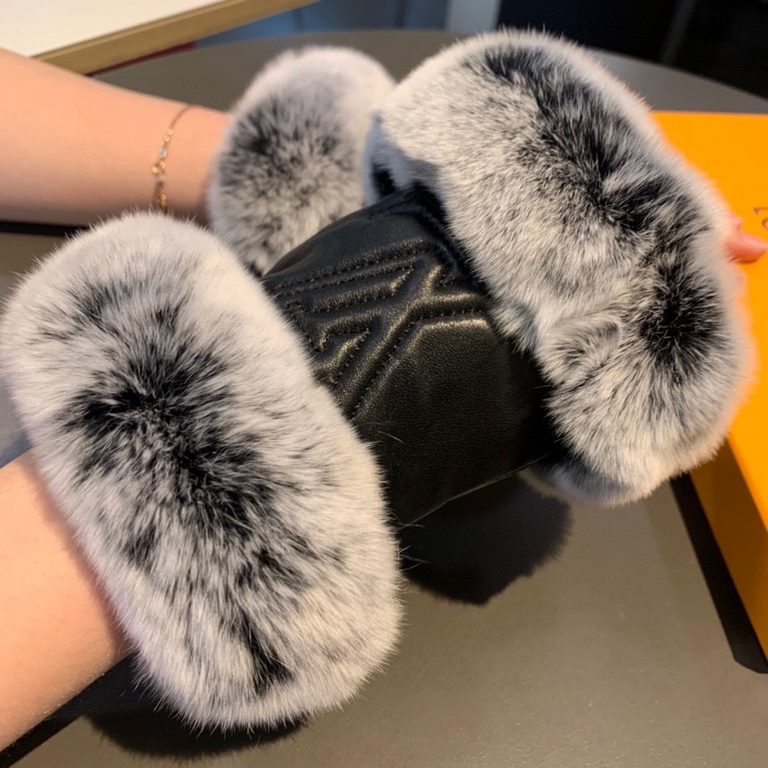 .Louis Vuitton LV2022 fall and winter short lazy rabbit hair sheepskin embroidered gloves   worth comparing     the same paragraph of different quality, kill the market poor product, imported first-class sheepskin  lazy 