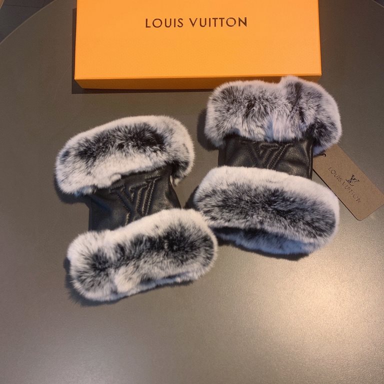 .Louis Vuitton LV2022 fall and winter short lazy rabbit hair sheepskin embroidered gloves   worth comparing     the same paragraph of different quality, kill the market poor product, imported first-class sheepskin  lazy 