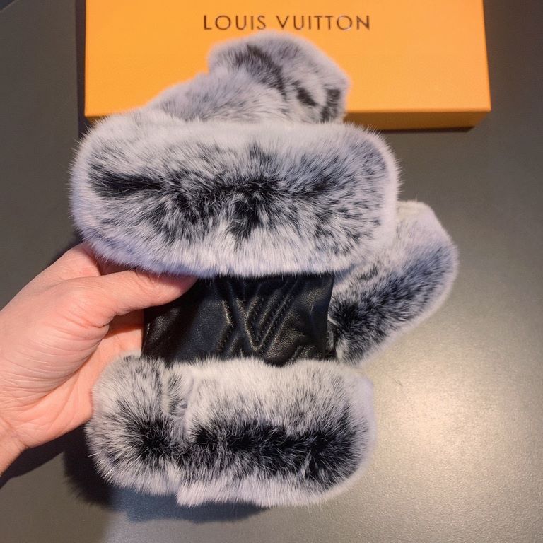 .Louis Vuitton LV2022 fall and winter short lazy rabbit hair sheepskin embroidered gloves   worth comparing     the same paragraph of different quality, kill the market poor product, imported first-class sheepskin  lazy 