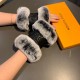 .Louis Vuitton LV2022 fall and winter short lazy rabbit hair sheepskin embroidered gloves   worth comparing     the same paragraph of different quality, kill the market poor product, imported first-class sheepskin  lazy 