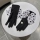 Chanel Chanel counter new wool gloves, polka dot big bow   fashion gloves, fall and winter warm padded lining, super whine bow  , on the hand super comfortable and soft, versatile! average size