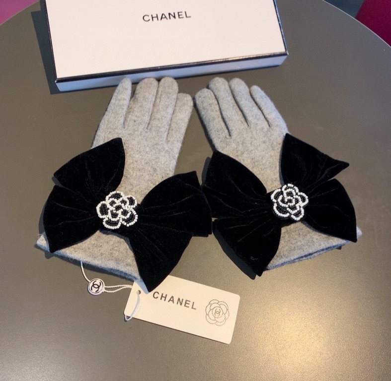 With boxChanel Chanel counter new wool gloves, beaded camellia   big bow   fashion gloves, fall and winter warm padded lining, super coy bow  , on the hand super comfortable and soft, versatile! average size