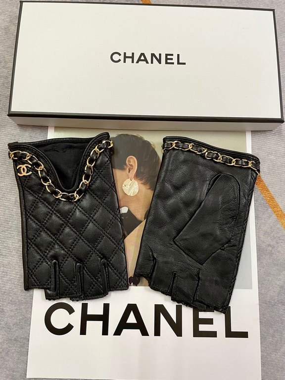 Chanel new women's half-finger gloves sheepskin chain Leather ultra-thin, soft and comfortable, especially show the shape of the hand    texture superb!Size M L