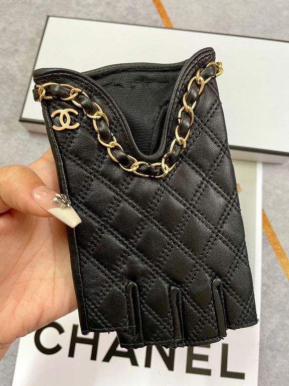 Chanel new women's half-finger gloves sheepskin chain Leather ultra-thin, soft and comfortable, especially show the shape of the hand    texture superb!Size M L