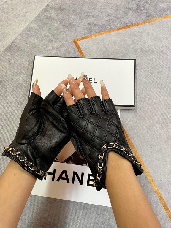 Chanel new women's half-finger gloves sheepskin chain Leather ultra-thin, soft and comfortable, especially show the shape of the hand    texture superb!Size M L