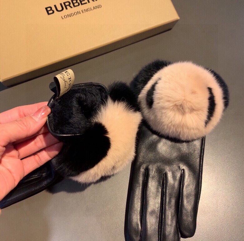 2022 Burberry BURBERRY   Counter New Cute   Moe Moe Bear Super Fire   Touch Screen Gloves   Autumn and winter warm padded lining, set of the United States can not be missed   on the hands of the ultra-comfortable and sof