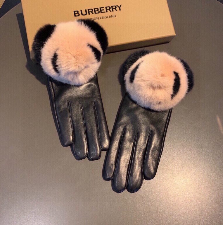 2022 Burberry BURBERRY   Counter New Cute   Moe Moe Bear Super Fire   Touch Screen Gloves   Autumn and winter warm padded lining, set of the United States can not be missed   on the hands of the ultra-comfortable and sof