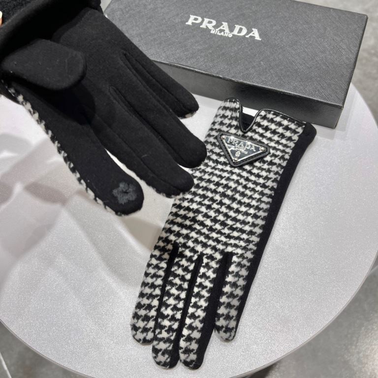 PRADA Prada 2022 fall and winter wool wool gloves   worth comparing     the same paragraph of different quality, kill the market poor product, wool lining padded   classic but not fashionable models. Like can get into th