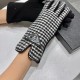 PRADA Prada 2022 fall and winter wool wool gloves   worth comparing     the same paragraph of different quality, kill the market poor product, wool lining padded   classic but not fashionable models. Like can get into th