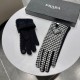 PRADA Prada 2022 fall and winter wool wool gloves   worth comparing     the same paragraph of different quality, kill the market poor product, wool lining padded   classic but not fashionable models. Like can get into th