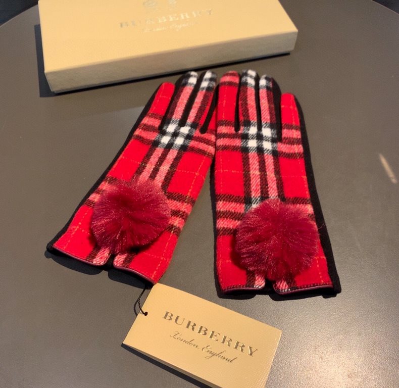 PackagingBurberry BURBERRY counter new wool gloves, fashion gloves, fall and winter warm padded lining, classic plaid, on the hand super comfortable and soft, versatile! Average size