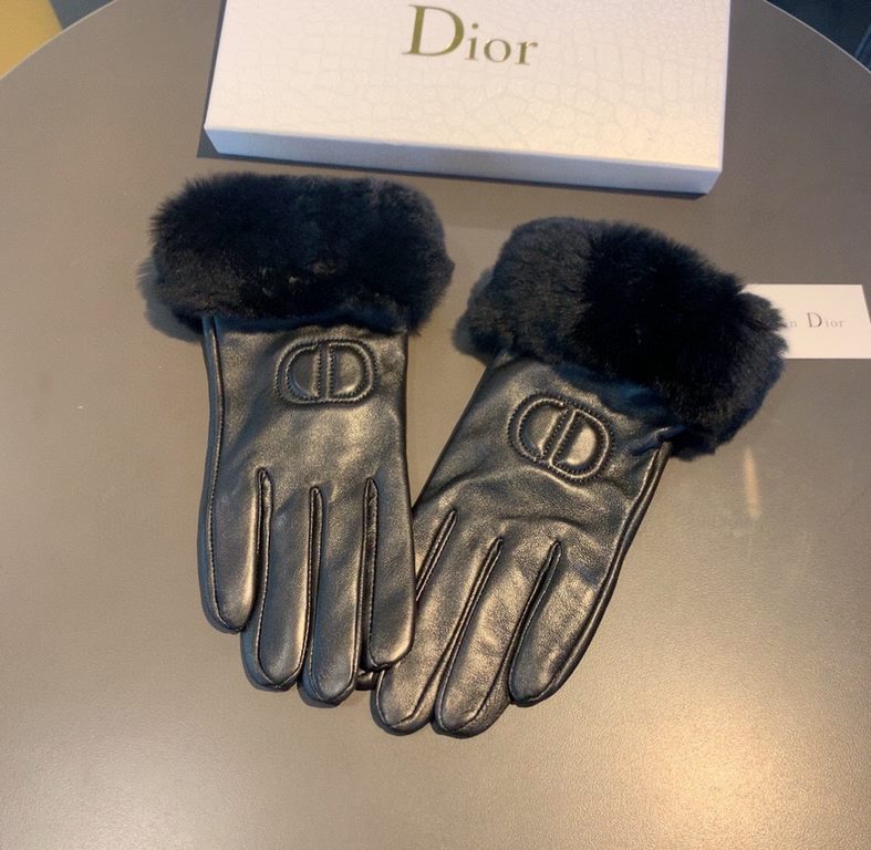 Dior DIDR new 2022 fall and winter lazy rabbit hair CD sheepskin embroidered gloves   cell phone touch screen, worth comparing     the same paragraph different quality, kill the market poor product, imported a first-clas