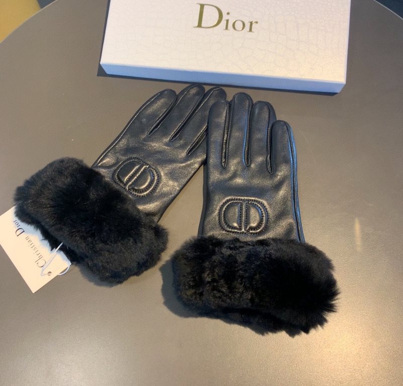 Dior DIDR new 2022 fall and winter lazy rabbit hair CD sheepskin embroidered gloves   cell phone touch screen, worth comparing     the same paragraph different quality, kill the market poor product, imported a first-clas