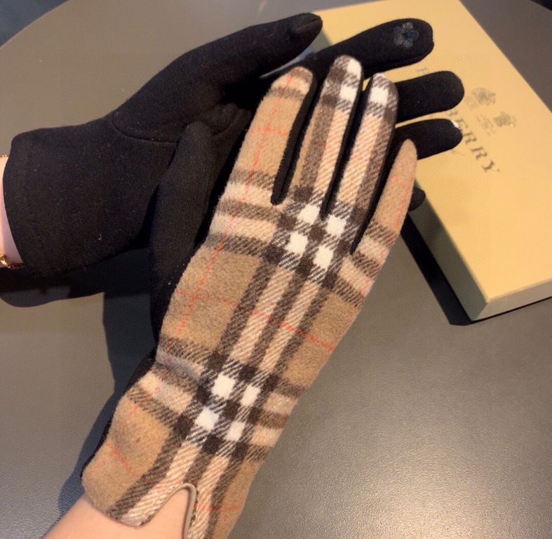 PackagingBurberry BURBERRY counter new wool gloves, fashion gloves, fall and winter warm padded lining, classic plaid, on the hand super comfortable and soft, versatile! Average size