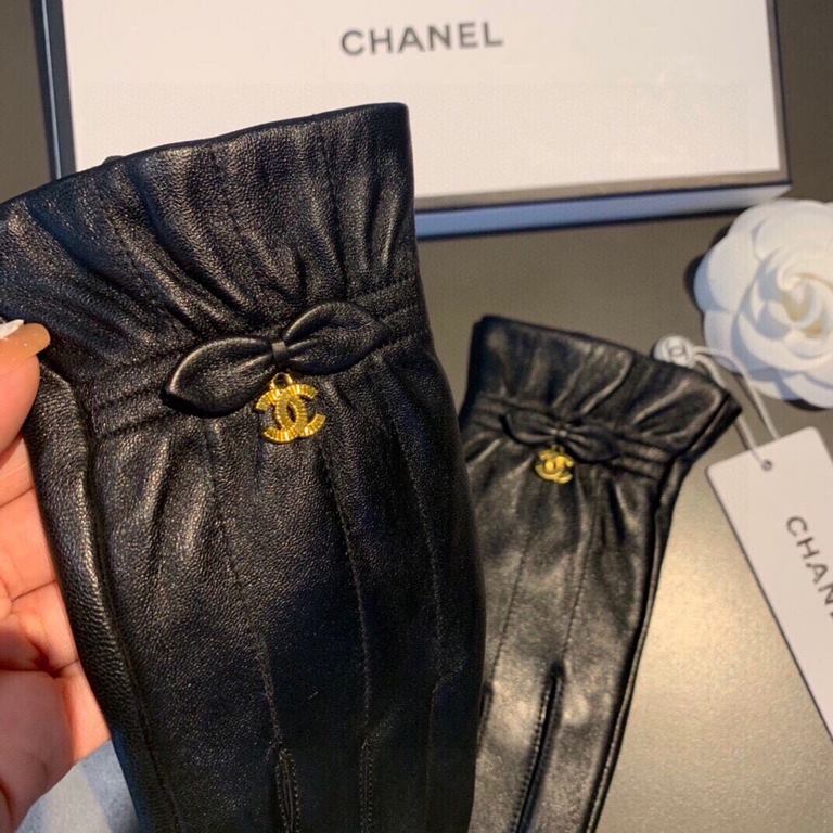 2023 new exclusive first  touch screen gloves Chanel Chanel bow hanging double C [original quality] official website synchronization women's new high-grade sheepskin gloves    goddesses preferred can not be missed       