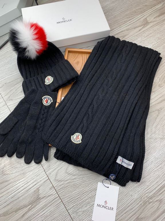 Masked mouth. [Three-piece wool suit fox hair hat  scarf  gloves] classic suit hat! Warm and super comfortable ~ winter Miss ageing artifacts Oh ~ this winter you are just short of such a set of suit hat la ~ and warm an