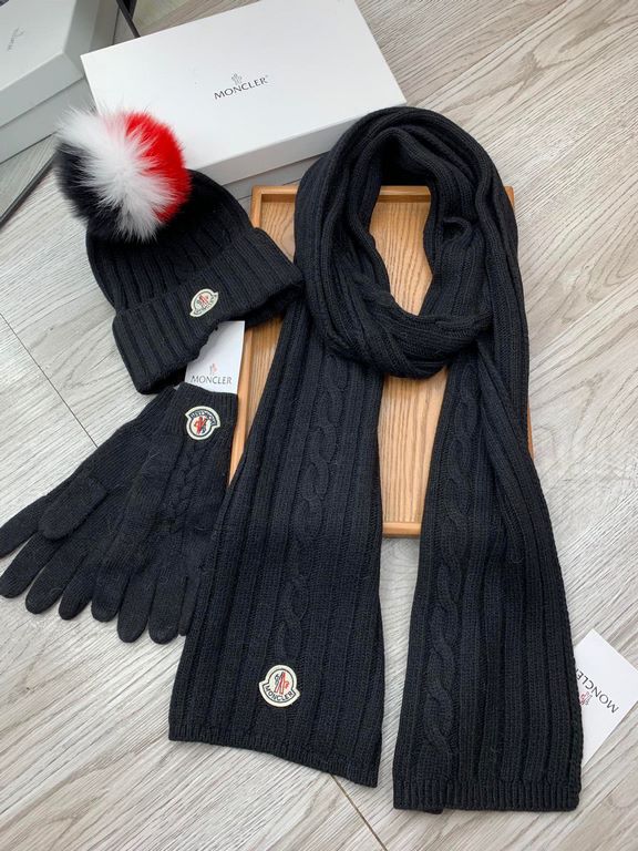 Masked mouth. [Three-piece wool suit fox hair hat  scarf  gloves] classic suit hat! Warm and super comfortable ~ winter Miss ageing artifacts Oh ~ this winter you are just short of such a set of suit hat la ~ and warm an