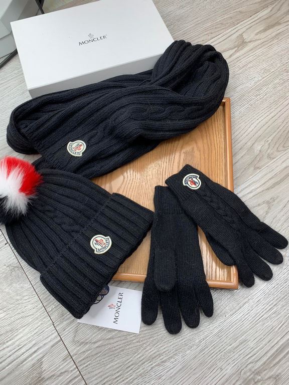 Masked mouth. [Three-piece wool suit fox hair hat  scarf  gloves] classic suit hat! Warm and super comfortable ~ winter Miss ageing artifacts Oh ~ this winter you are just short of such a set of suit hat la ~ and warm an