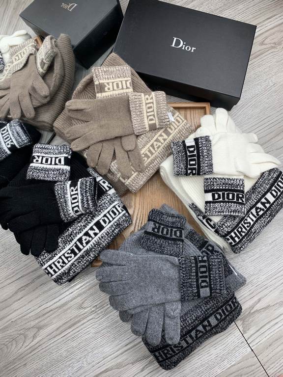 D home. Wool suit hat  scarf  gloves three-piece set 】 classic suit hat! Warm and super comfortable ~ winter Miss ageing artifacts Oh ~ this winter you are missing such a set of suit hat la ~ and warm and stylish! Men's 