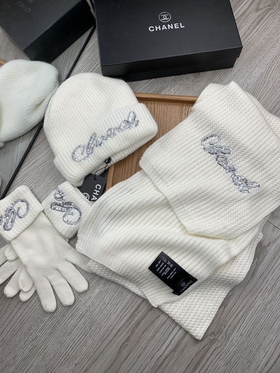 The C's. Three-piece wool suit hat  scarf  gloves] classic suit hat! Warm da super comfortable ~ winter Miss sister ageing artifacts Oh ~ this winter you are missing such a set of suit hat la ~ and warm and fashion! Men'