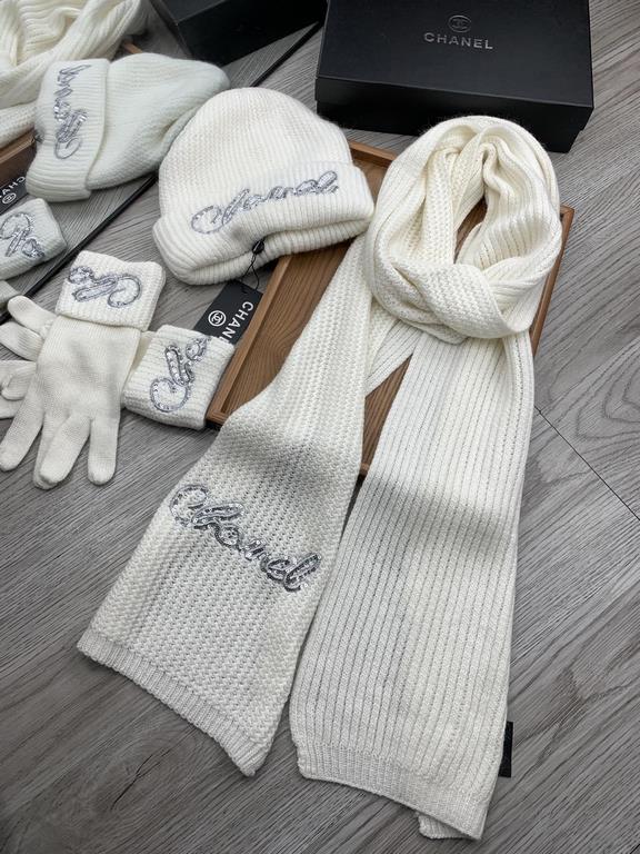 The C's. Three-piece wool suit hat  scarf  gloves] classic suit hat! Warm da super comfortable ~ winter Miss sister ageing artifacts Oh ~ this winter you are missing such a set of suit hat la ~ and warm and fashion! Men'