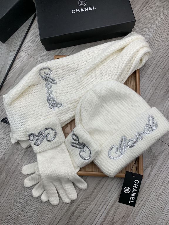 The C's. Three-piece wool suit hat  scarf  gloves] classic suit hat! Warm da super comfortable ~ winter Miss sister ageing artifacts Oh ~ this winter you are missing such a set of suit hat la ~ and warm and fashion! Men'