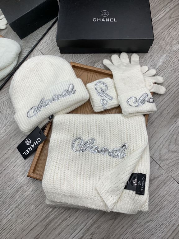 The C's. Three-piece wool suit hat  scarf  gloves] classic suit hat! Warm da super comfortable ~ winter Miss sister ageing artifacts Oh ~ this winter you are missing such a set of suit hat la ~ and warm and fashion! Men'