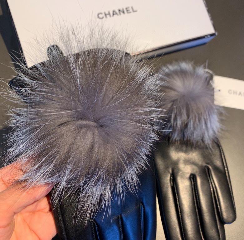 With packaging Chanel Chanel 2022 fall and winter large fox fur ball touch screen gloves   goddesses set of beauty must have   single product, beautiful   worth comparing    the same paragraph of different quality, kill 