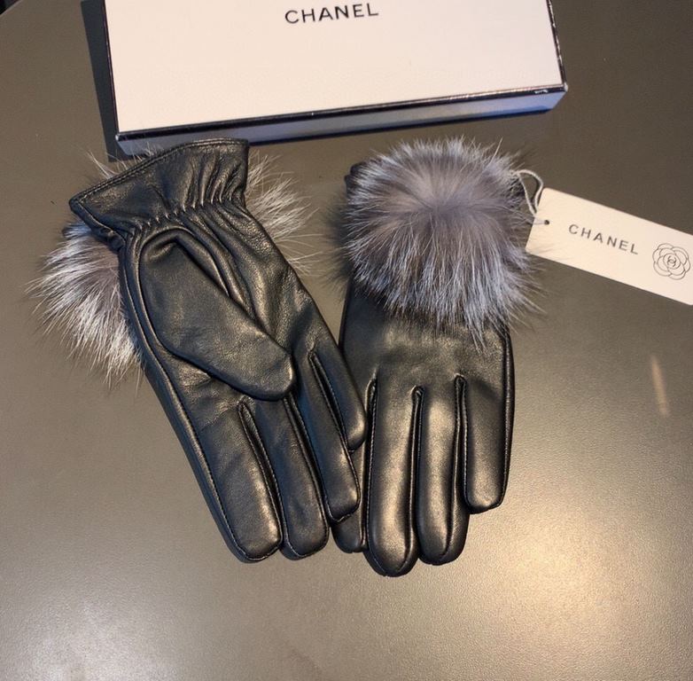 With packaging Chanel Chanel 2022 fall and winter large fox fur ball touch screen gloves   goddesses set of beauty must have   single product, beautiful   worth comparing    the same paragraph of different quality, kill 