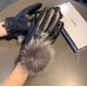 With packaging Chanel Chanel 2022 fall and winter large fox fur ball touch screen gloves   goddesses set of beauty must have   single product, beautiful   worth comparing    the same paragraph of different quality, kill 