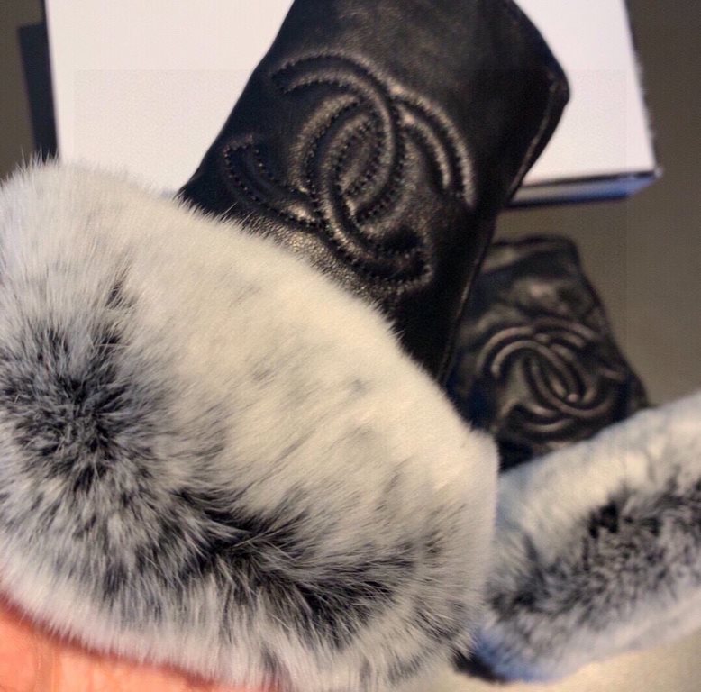 Chanel Chanel 2023 fall and winter short lazy rabbit hair ribbed gloves   worth comparing     the same paragraph different quality, kill the market poor product, imported a first-class sheepskin  lazy rabbit hair lining 