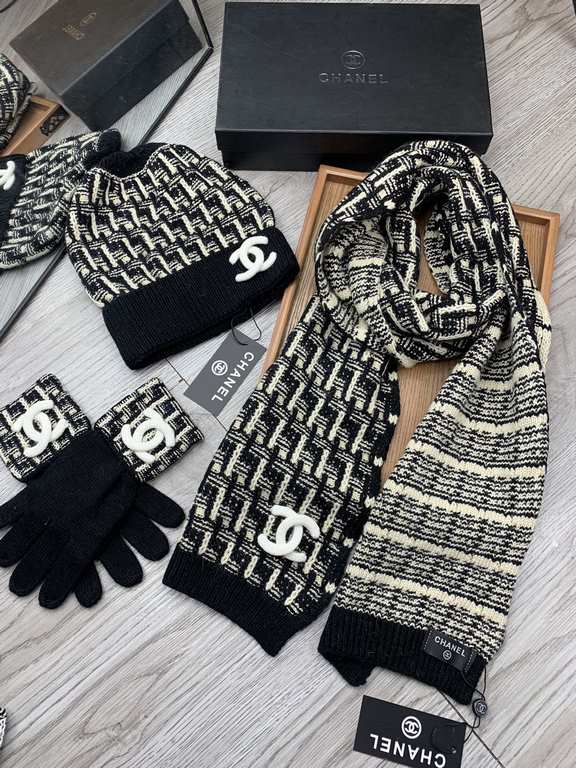 C family. [Three-piece wool suit hat  scarf  gloves] classic suit hat! Warm and super comfortable ~ winter Miss ageing artifacts Oh ~ this winter you are missing such a set of suit hat la ~ and warm and stylish! Men's an