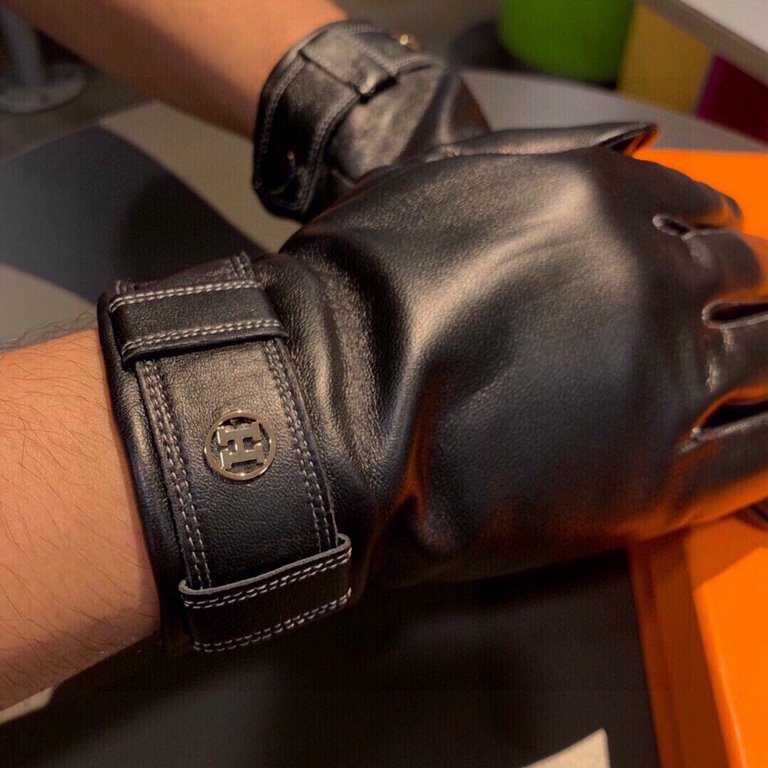 Comes in a boxHermes HERMES men's gloves, exclusive customized, imported first-grade Essex leather, suede lining! Luxurious and generous,   any age can be managed! Divided into two yardage, XL, XXL transfer picture must 