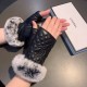 Chanel Chanel 2022 fall and winter short lazy rabbit hair pronged gloves   worth comparing     the same paragraph of different quality, kill the market poor product, imported a first-class sheepskin  lazy rabbit hair lin