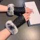 Chanel Chanel 2022 fall and winter short lazy rabbit hair pronged gloves   worth comparing     the same paragraph of different quality, kill the market poor product, imported a first-class sheepskin  lazy rabbit hair lin