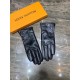 new exclusive first   embroidery touch screen women's gloves LV [original quality] official website synchronization Ms. new imported sheepskin gloves    goddess preferred can not be missed    100 percent selection of imp