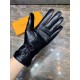 new exclusive first   embroidery touch screen women's gloves LV [original quality] official website synchronization Ms. new imported sheepskin gloves    goddess preferred can not be missed    100 percent selection of imp