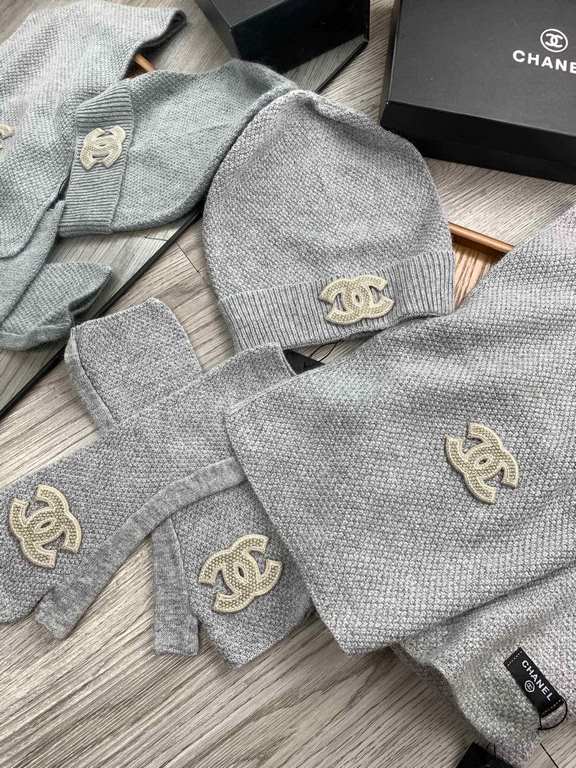 C family. [Wool suit hat  scarf  gloves three-piece set] classic suit hat! Warm and super comfortable ~ winter Miss ageing artifacts Oh ~ this winter you are missing such a set of suit hat la ~ and warm and stylish! Men'