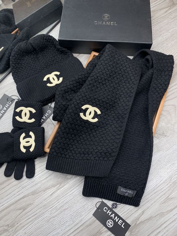 C family. Three-piece wool suit hat  scarf  gloves] classic suit hat! Warm and super comfortable ~ winter Miss ageing artifacts Oh ~ this winter you are missing such a set of suit hat la ~ and warm and stylish! Men's and