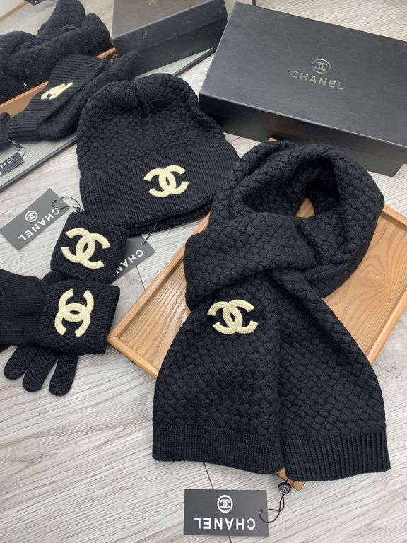 C family. Three-piece wool suit hat  scarf  gloves] classic suit hat! Warm and super comfortable ~ winter Miss ageing artifacts Oh ~ this winter you are missing such a set of suit hat la ~ and warm and stylish! Men's and