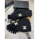 C family. Three-piece wool suit hat  scarf  gloves] classic suit hat! Warm and super comfortable ~ winter Miss ageing artifacts Oh ~ this winter you are missing such a set of suit hat la ~ and warm and stylish! Men's and