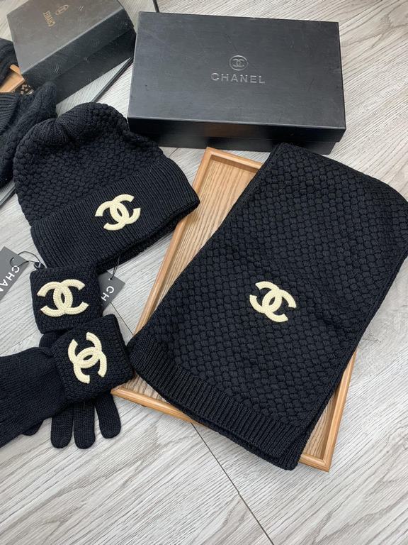 C family. Three-piece wool suit hat  scarf  gloves] classic suit hat! Warm and super comfortable ~ winter Miss ageing artifacts Oh ~ this winter you are missing such a set of suit hat la ~ and warm and stylish! Men's and