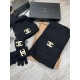 C family. Three-piece wool suit hat  scarf  gloves] classic suit hat! Warm and super comfortable ~ winter Miss ageing artifacts Oh ~ this winter you are missing such a set of suit hat la ~ and warm and stylish! Men's and